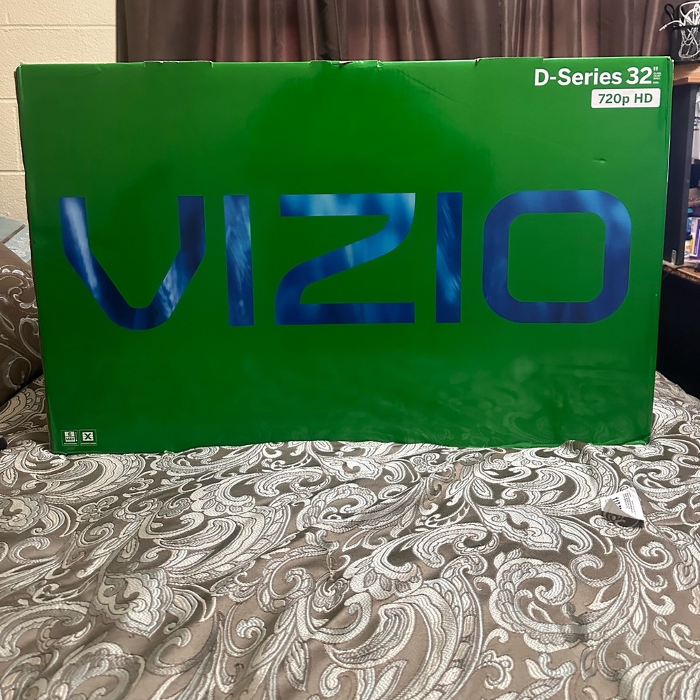 BRAND NEW SEALED  Vizio D32h-J04. Smart TV